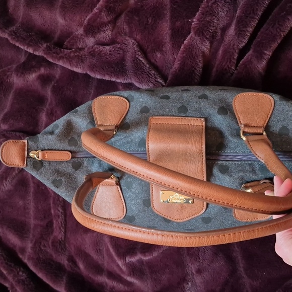 NWOT Call It Spring Grey Bag with Black Hearts - Picture 5 of 17